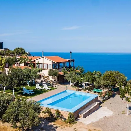 Akrolithos With Private Pool