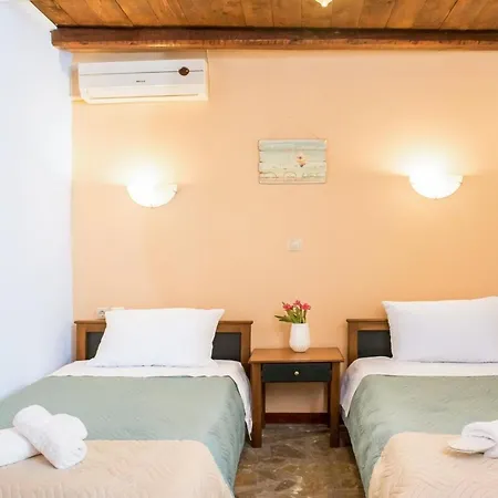 Akrolithos With Private Pool Vila