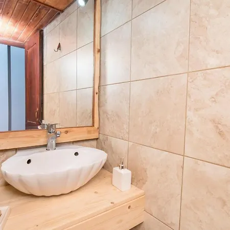 Akrolithos With Private Pool Vila