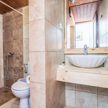 Akrolithos With Private Pool Vila