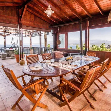 Akrolithos With Private Pool