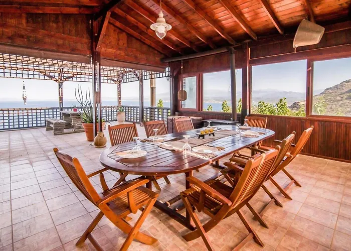 Akrolithos With Private Pool